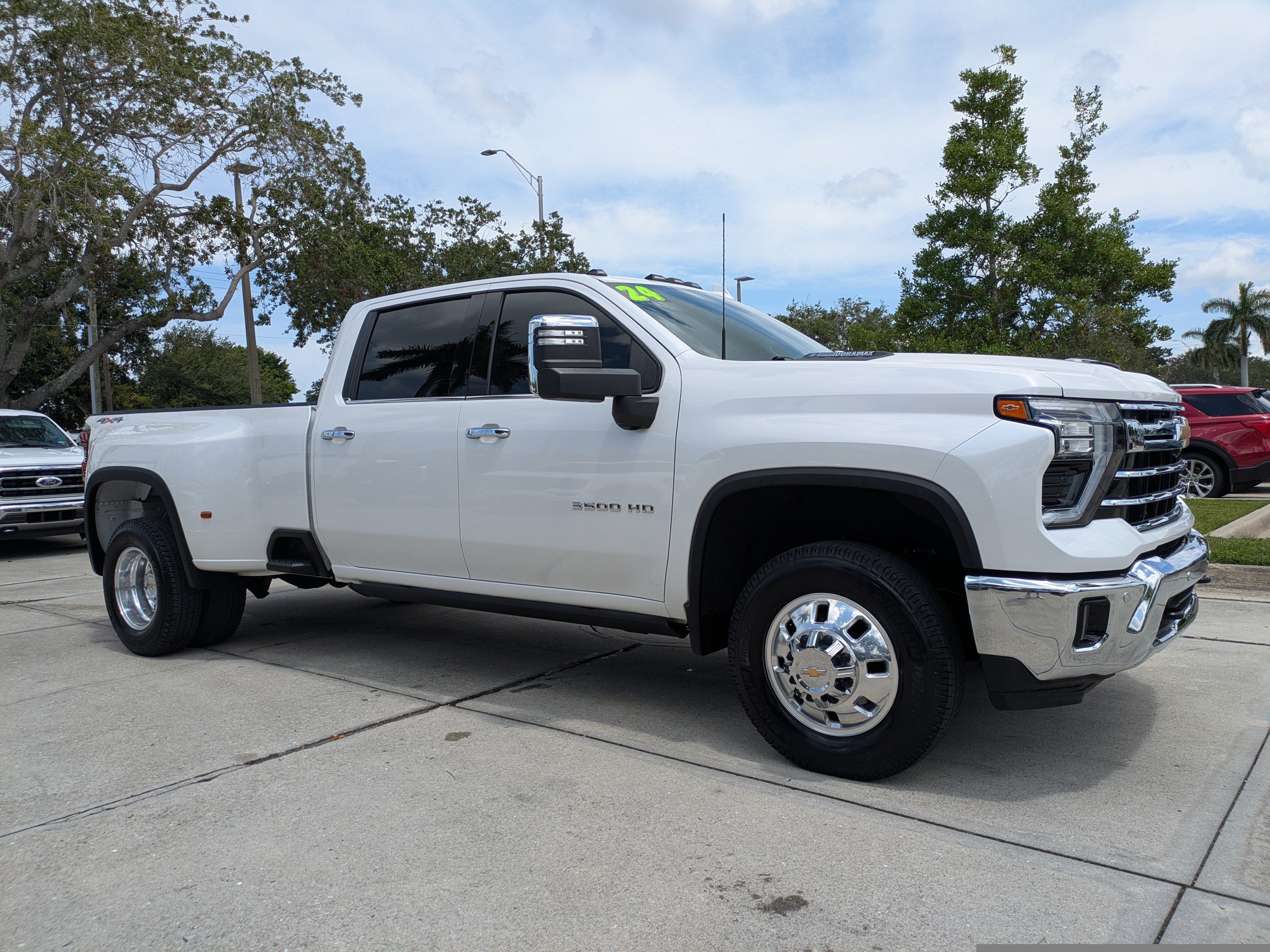 Used 2024 Chevrolet Silverado 3500 LTZ w/ LTZ Plus Package AWD/4WD image 2