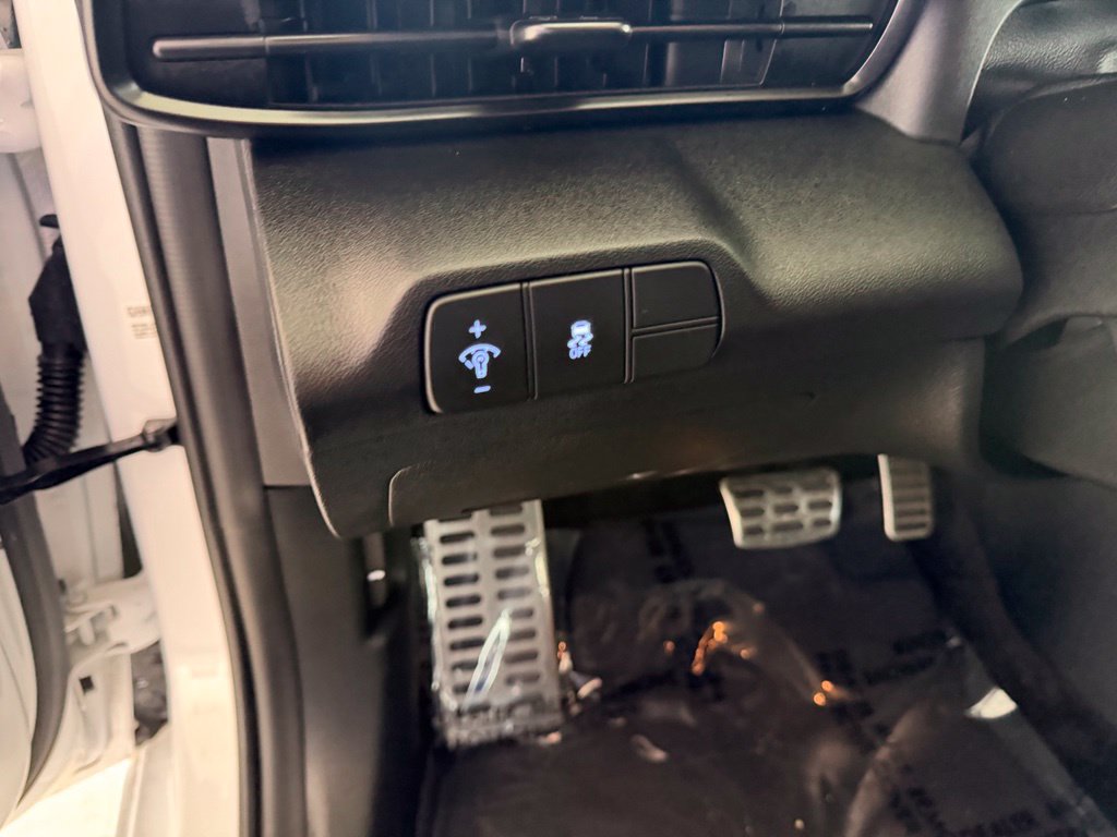 Used 2025 Hyundai Elantra Sport FWD image 34