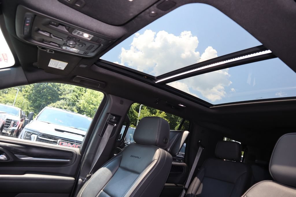 Used 2021 GMC Yukon Denali w/ Denali Ultimate Package AWD/4WD image 17