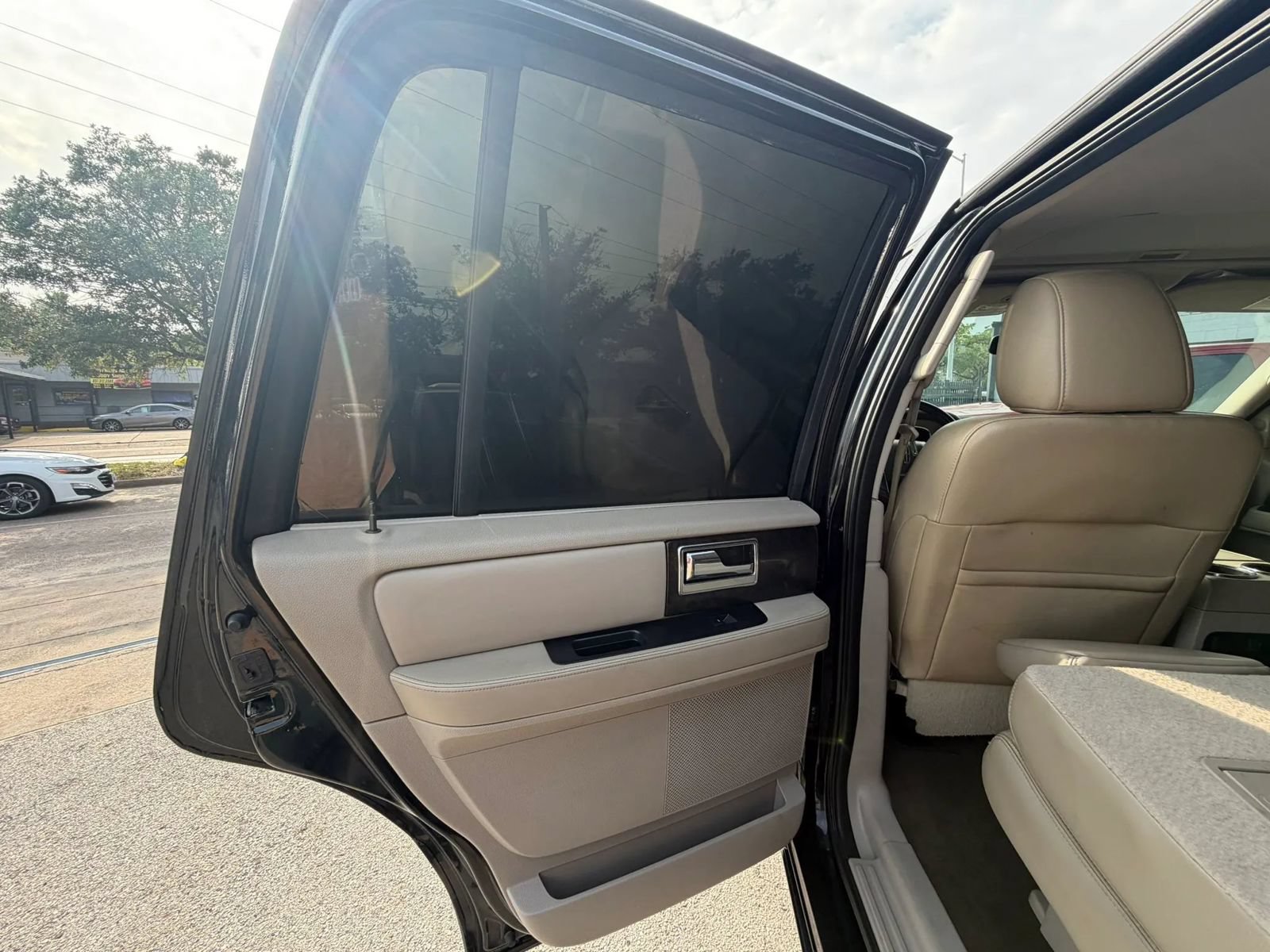 Used 2015 Lincoln Navigator 4WD image 16