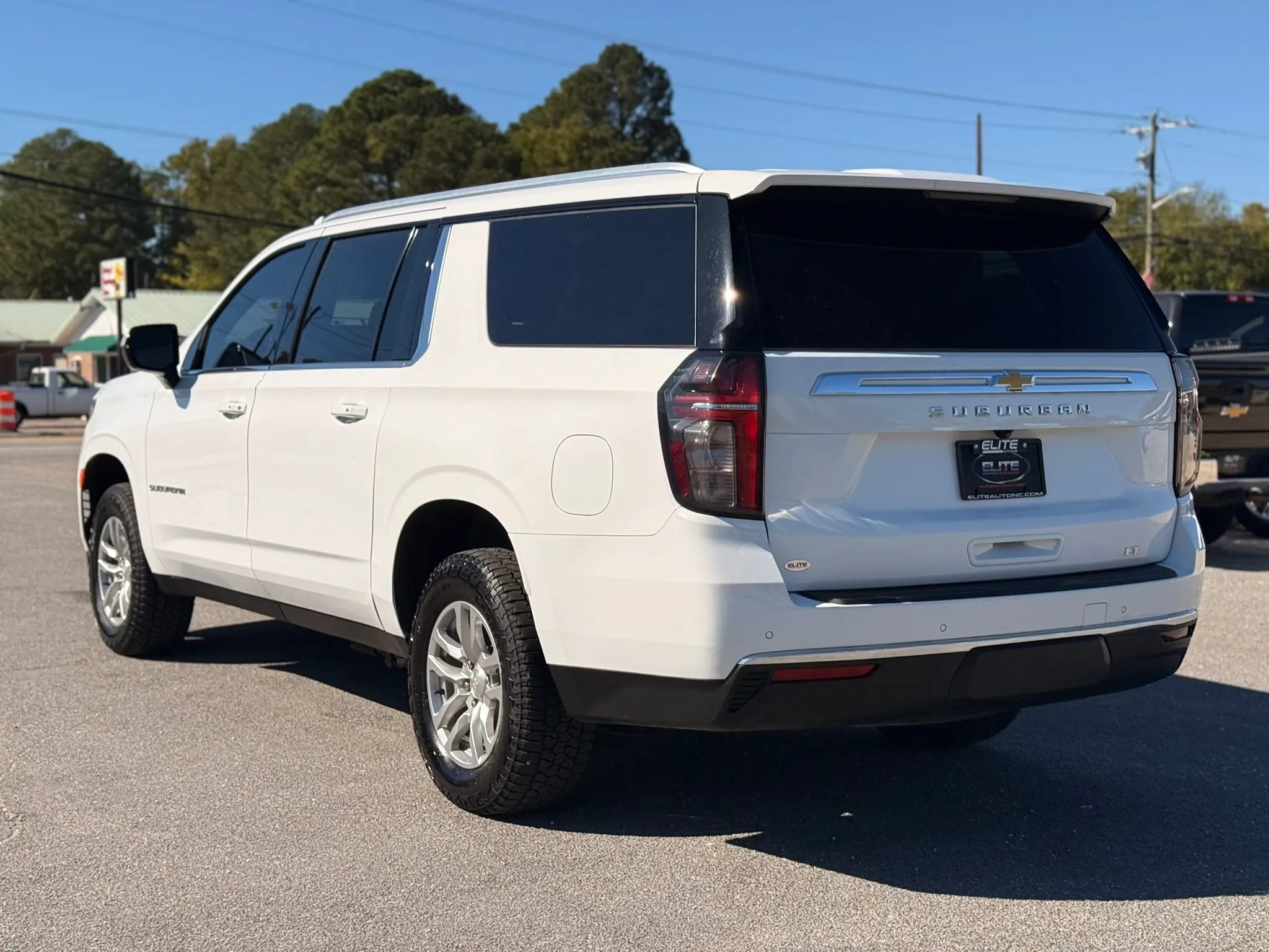 Used 2023 Chevrolet Suburban LT AWD/4WD image 7