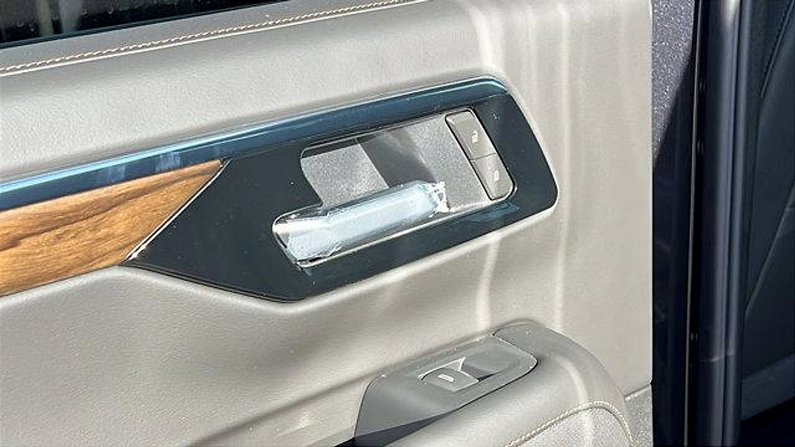 New 2026 Chevrolet Suburban High Country image 16