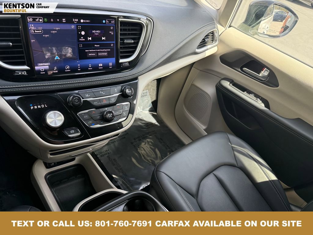 Used 2024 Chrysler Pacifica Select image 23