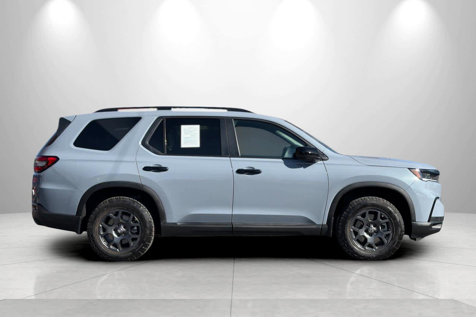 Used 2025 Honda Pilot TrailSport image 8