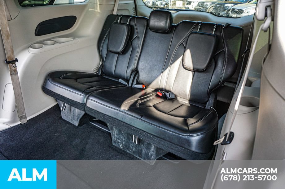 Used 2024 Chrysler Pacifica Touring-L FWD image 21