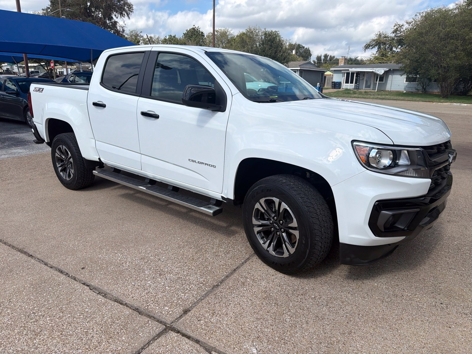 Used 2021 Chevrolet Colorado Z71 AWD/4WD image 3