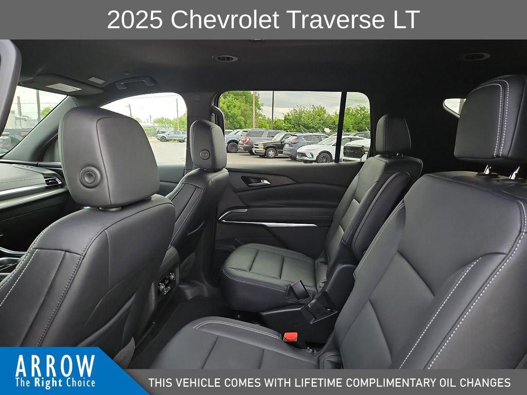 Used 2025 Chevrolet Traverse LT image 19