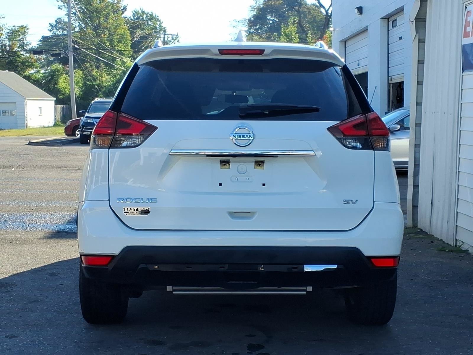 Used 2017 Nissan Rogue SV FWD image 4