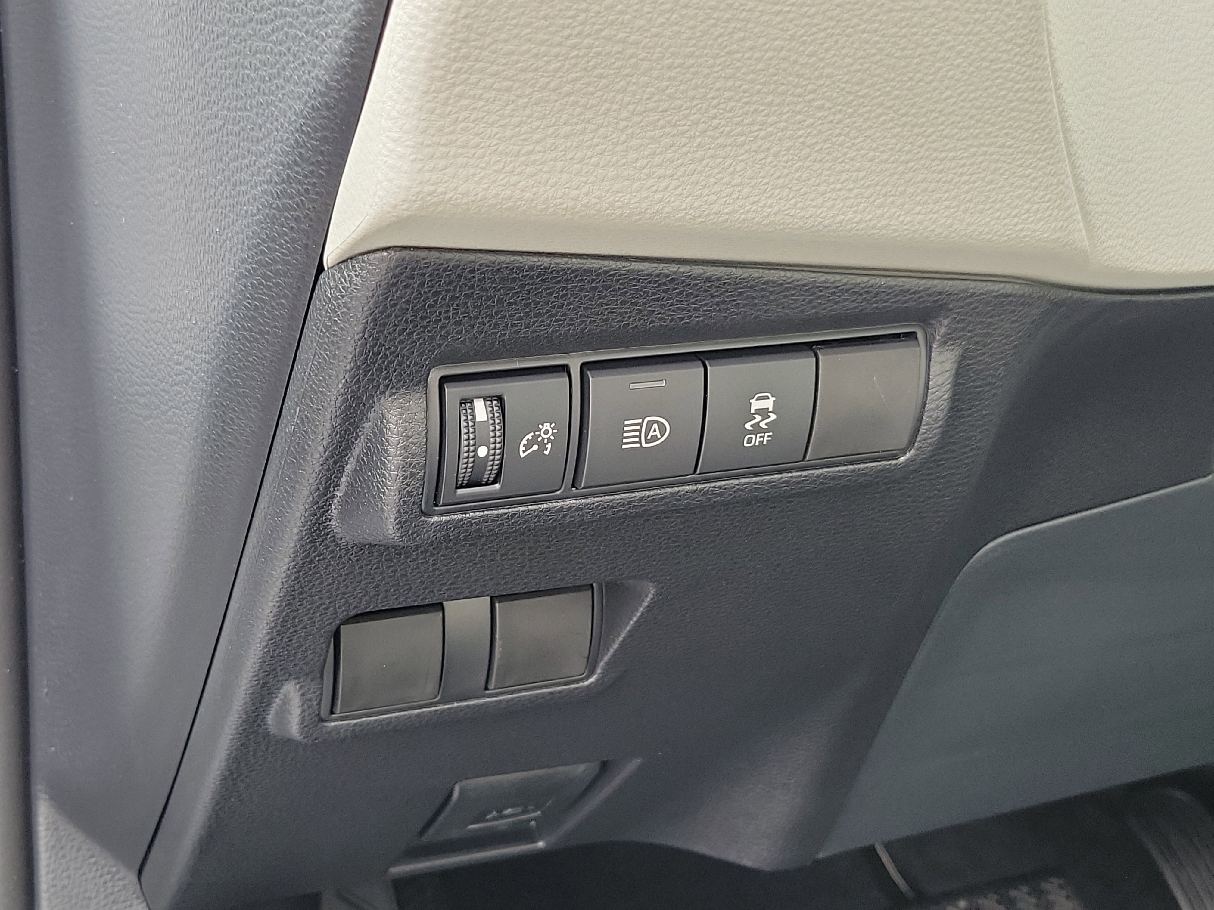 New 2026 Toyota Corolla Cross L image 19