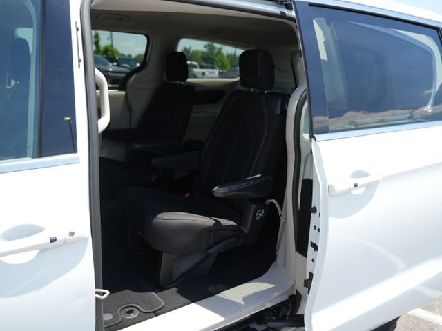 Used 2023 Chrysler Voyager LX FWD image 15