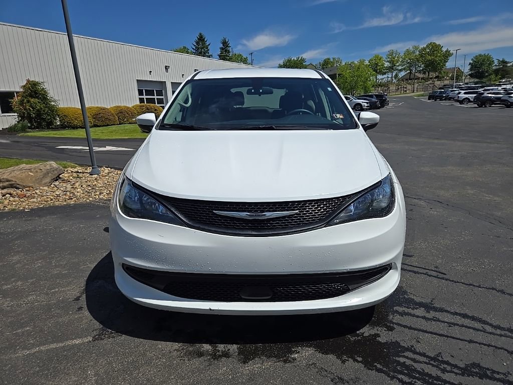 Used 2022 Chrysler Voyager LX FWD image 8