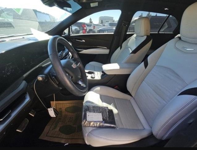 Used 2024 Cadillac XT4 Sport image 9