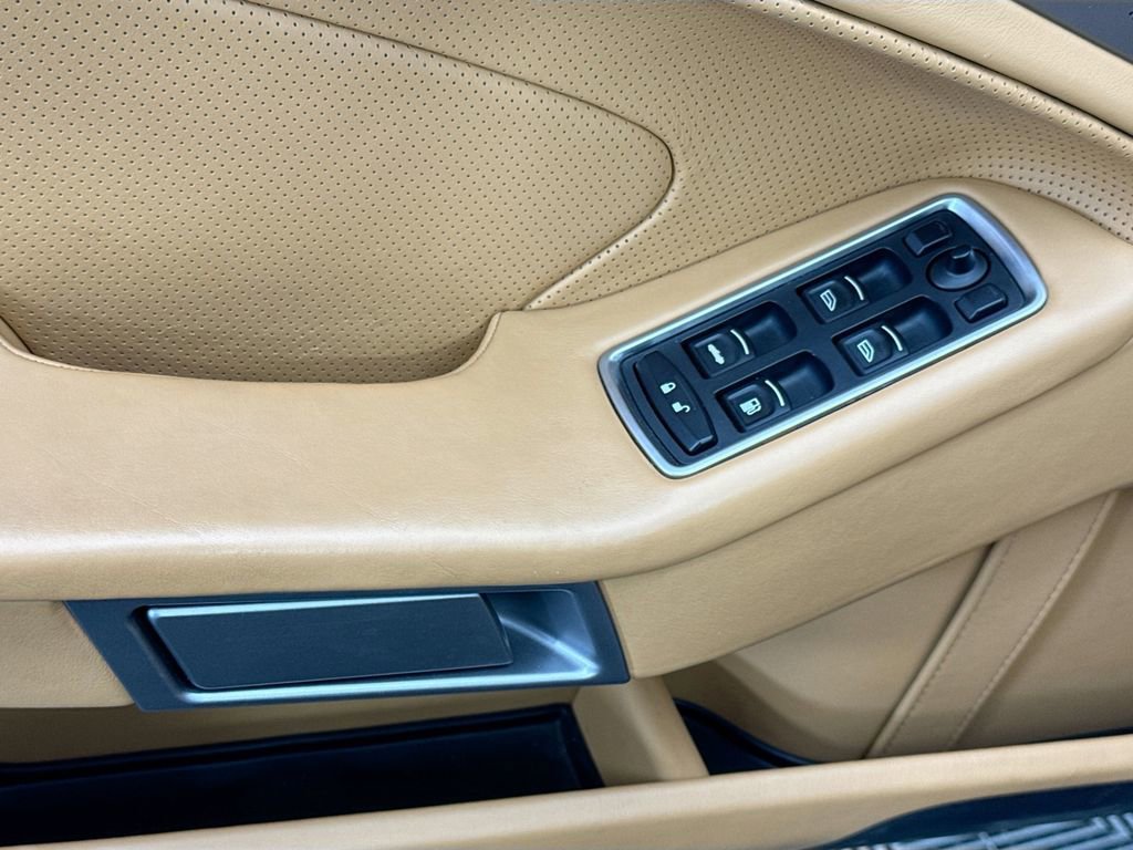 Used 2014 Aston Martin Vanquish Volante image 29