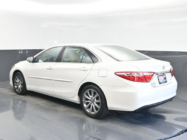 Used 2017 Toyota Camry XLE w/ Moonroof Package FWD image 3