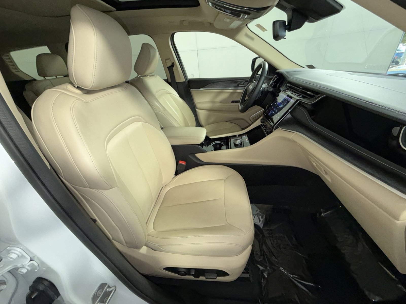 Used 2022 Jeep Grand Cherokee L Limited image 28