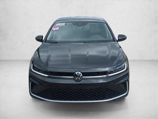 Used 2025 Volkswagen Jetta SE FWD image 2