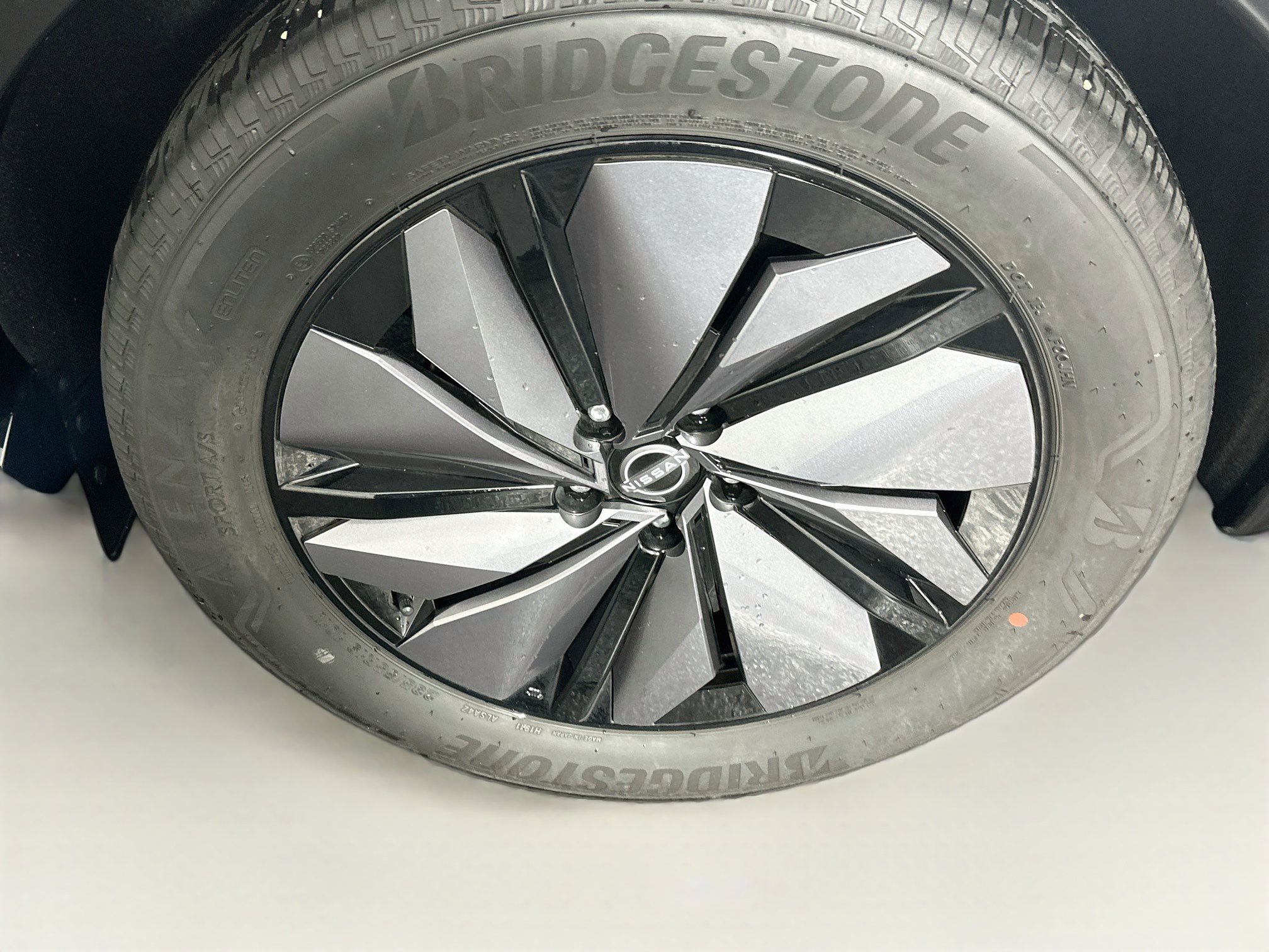 Used 2024 Nissan Ariya FWD image 11