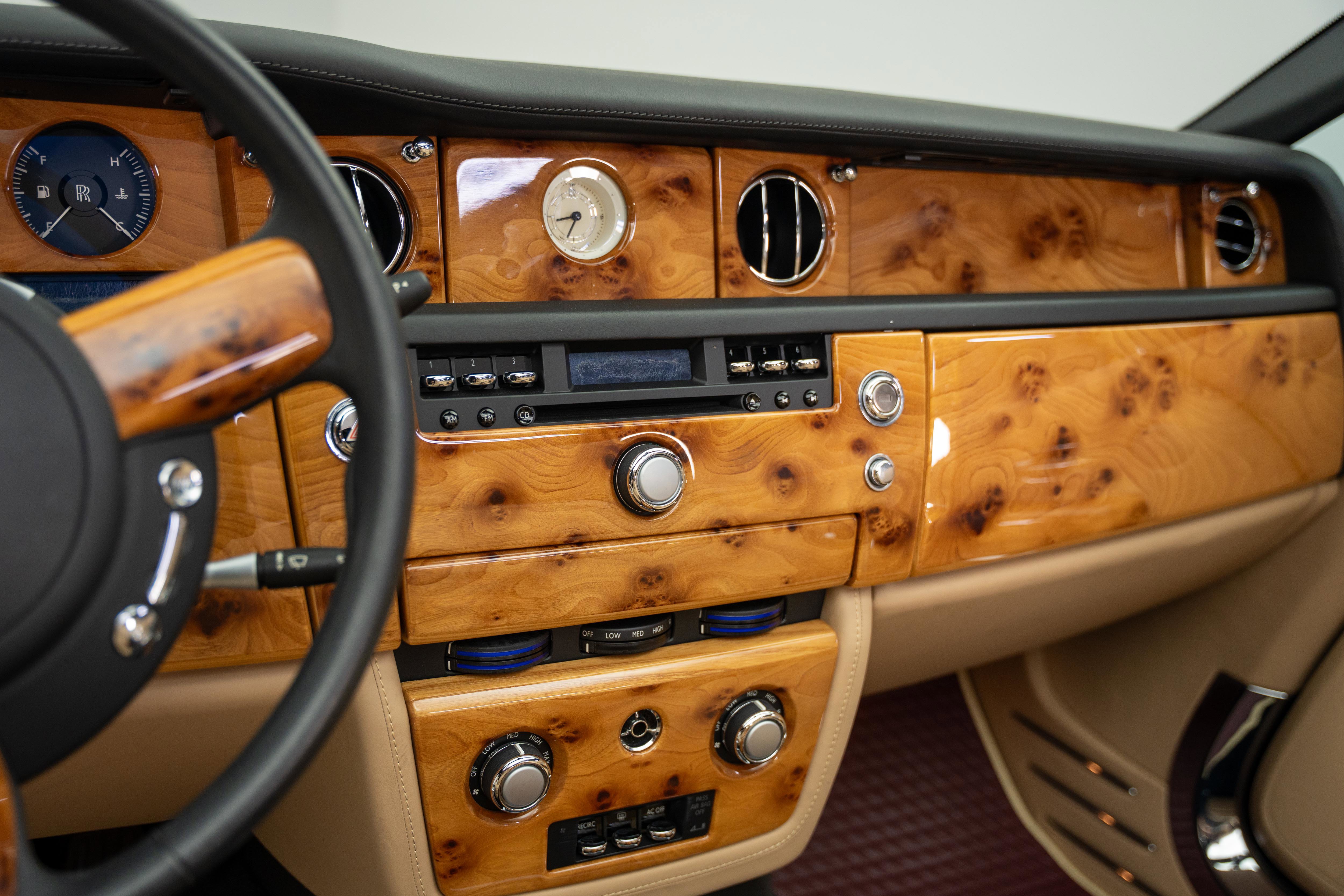 Used 2009 Rolls-Royce Phantom Drophead Coupe RWD image 36