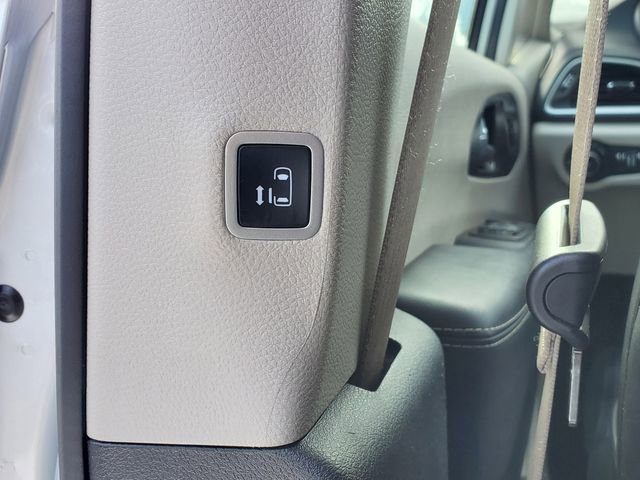 Certified 2024 Chrysler Pacifica Touring-L image 27