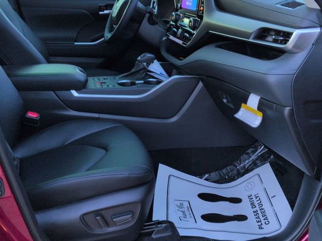 Certified 2026 Toyota Highlander XLE image 31