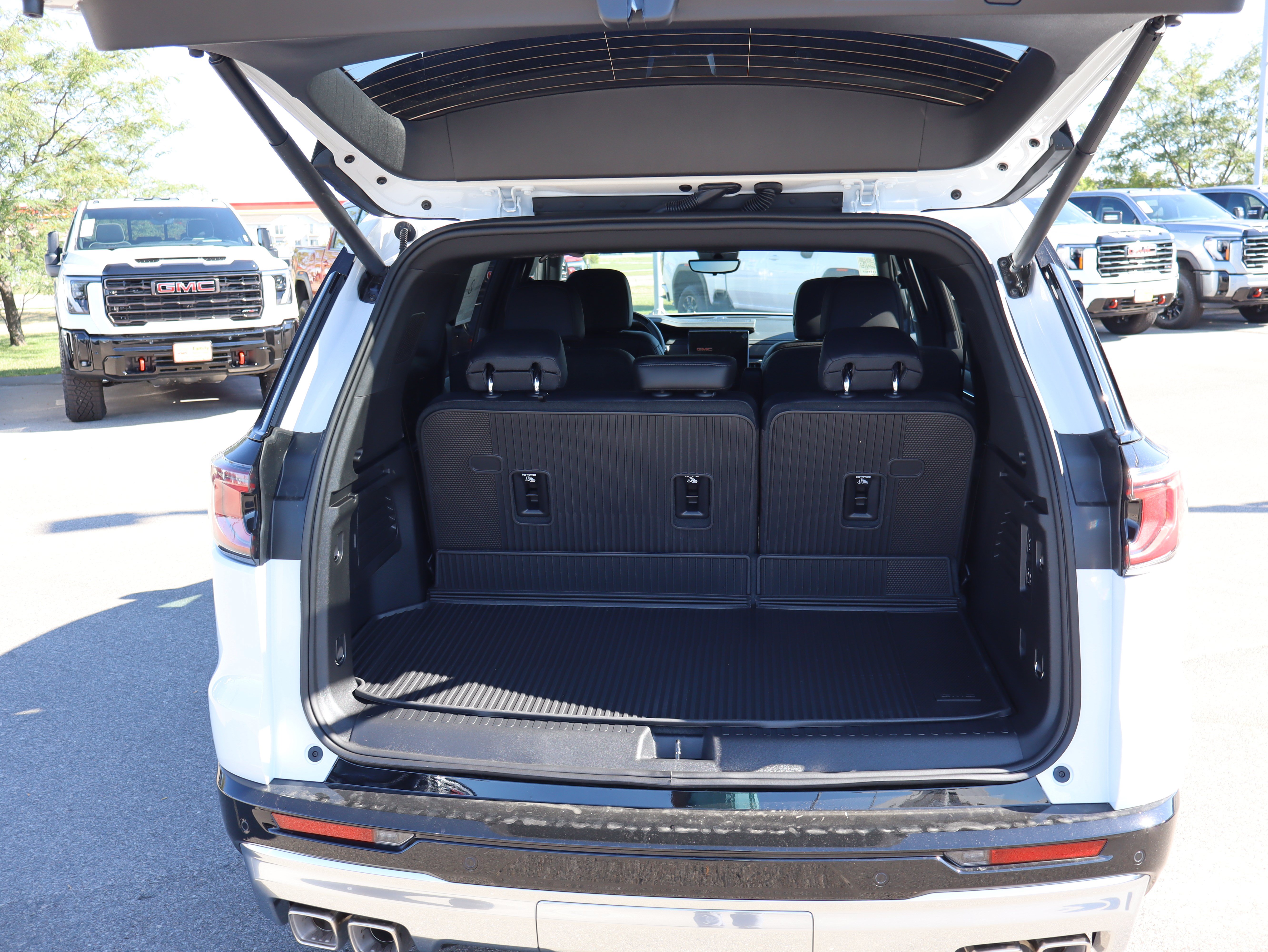New 2026 GMC Acadia Denali w/ Super Cruise Package AWD/4WD image 16