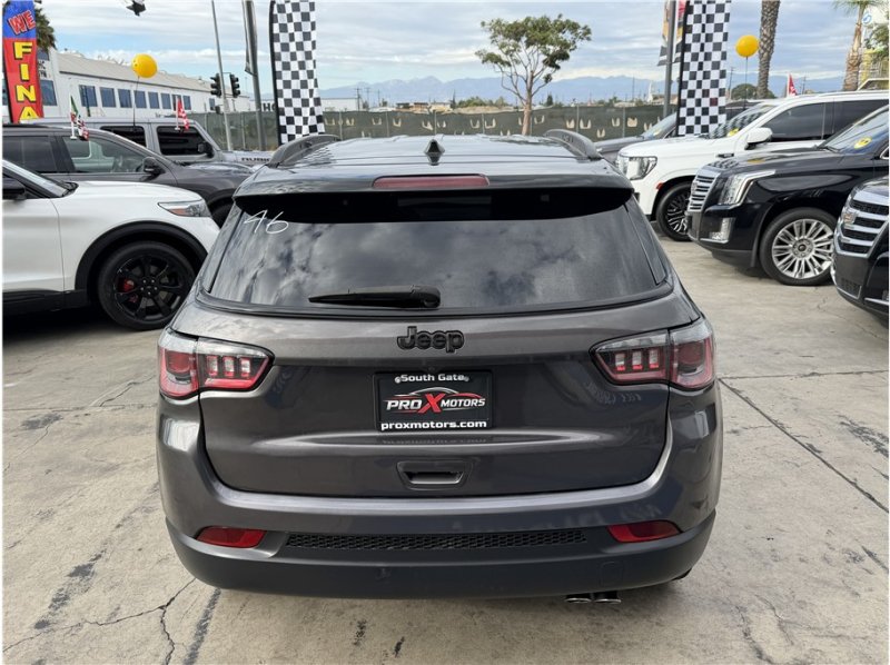 Used 2019 Jeep Compass Latitude FWD image 13
