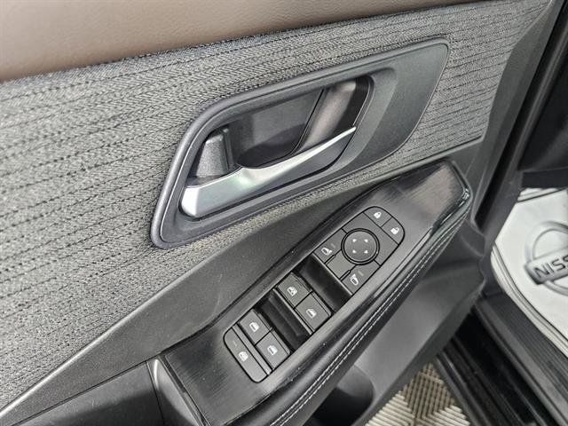 Used 2023 Nissan Rogue SV image 39