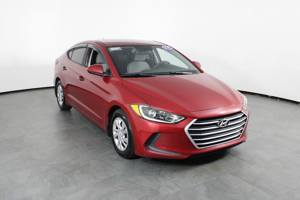 Used 2017 Hyundai Elantra SE w/ Cargo Package image 4