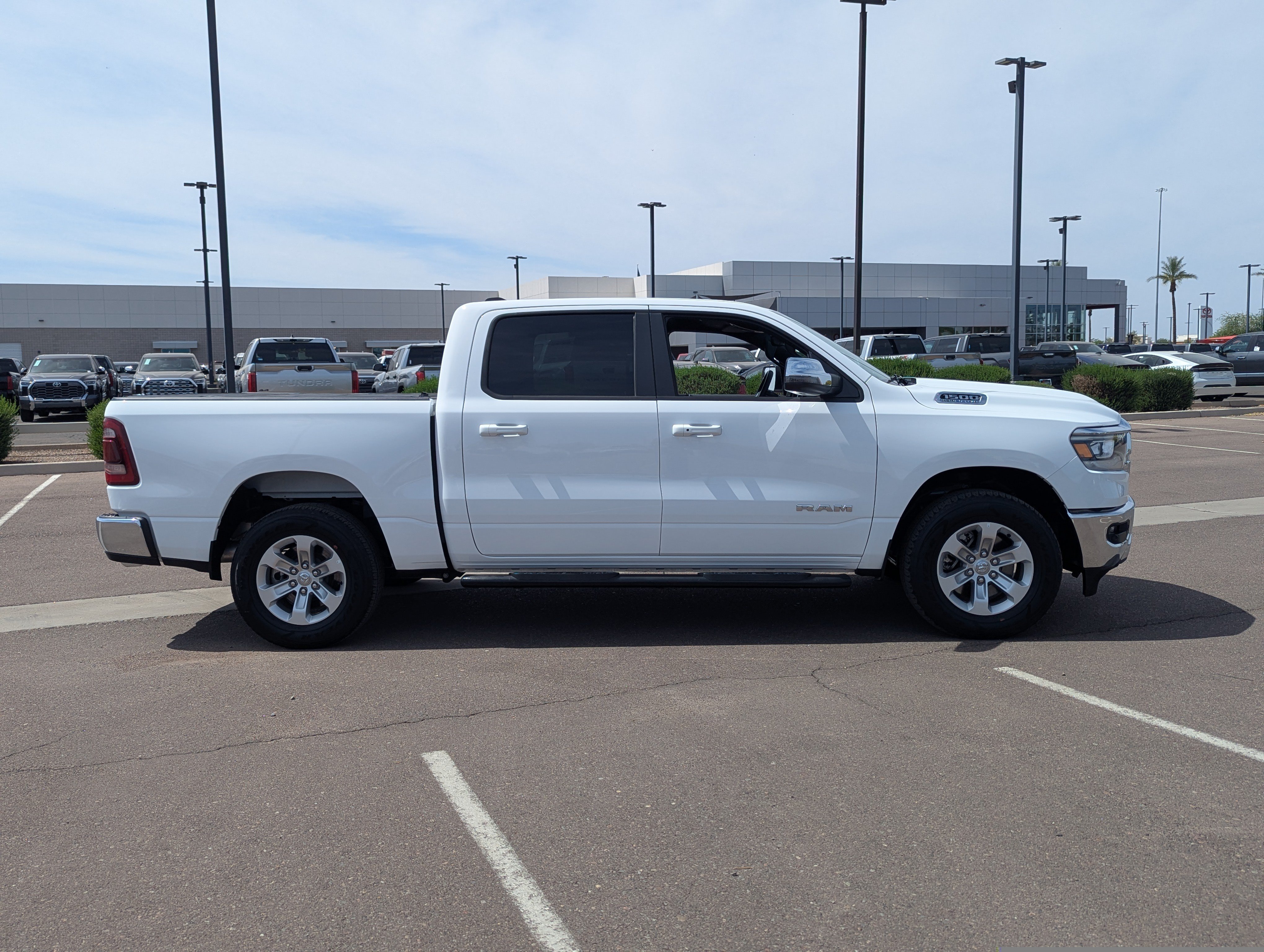 Used 2024 RAM 1500 Laramie AWD/4WD image 6