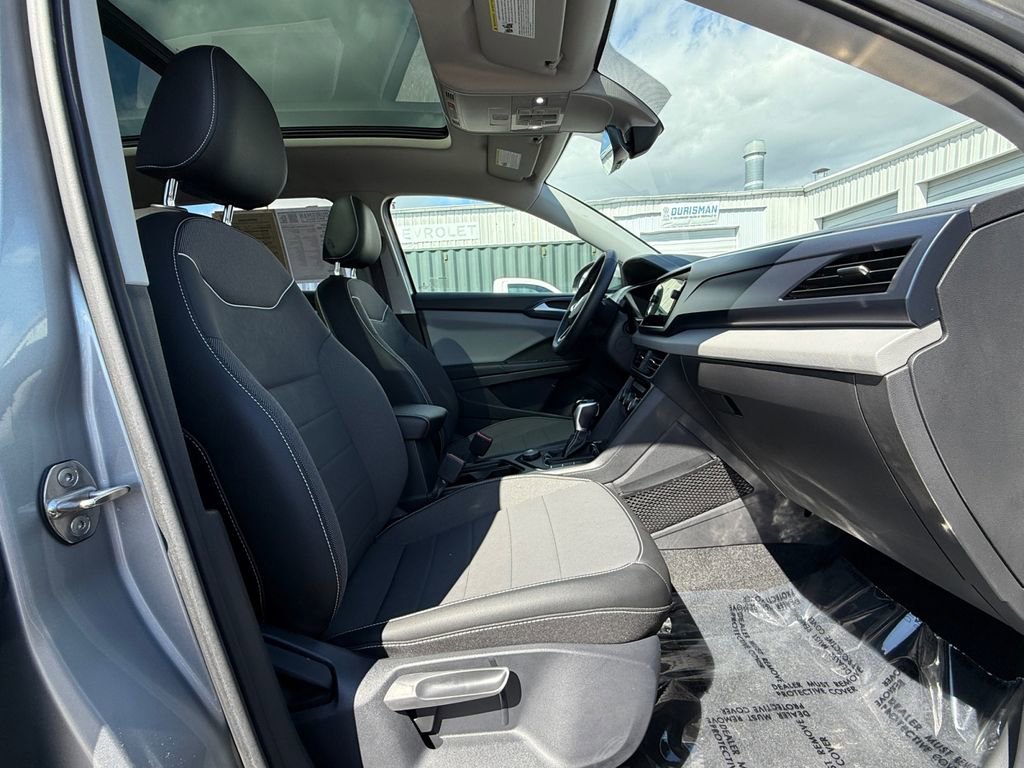 Used 2023 Volkswagen Taos SE w/ Panoramic Sunroof Package image 26