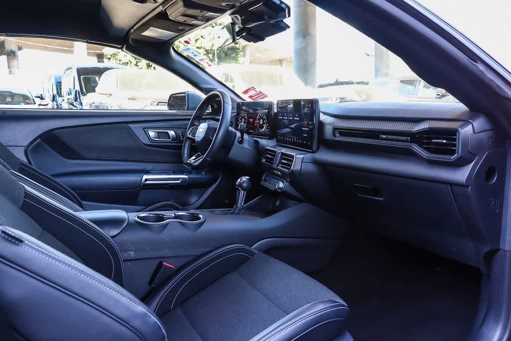 Used 2025 Ford Mustang Convertible image 18
