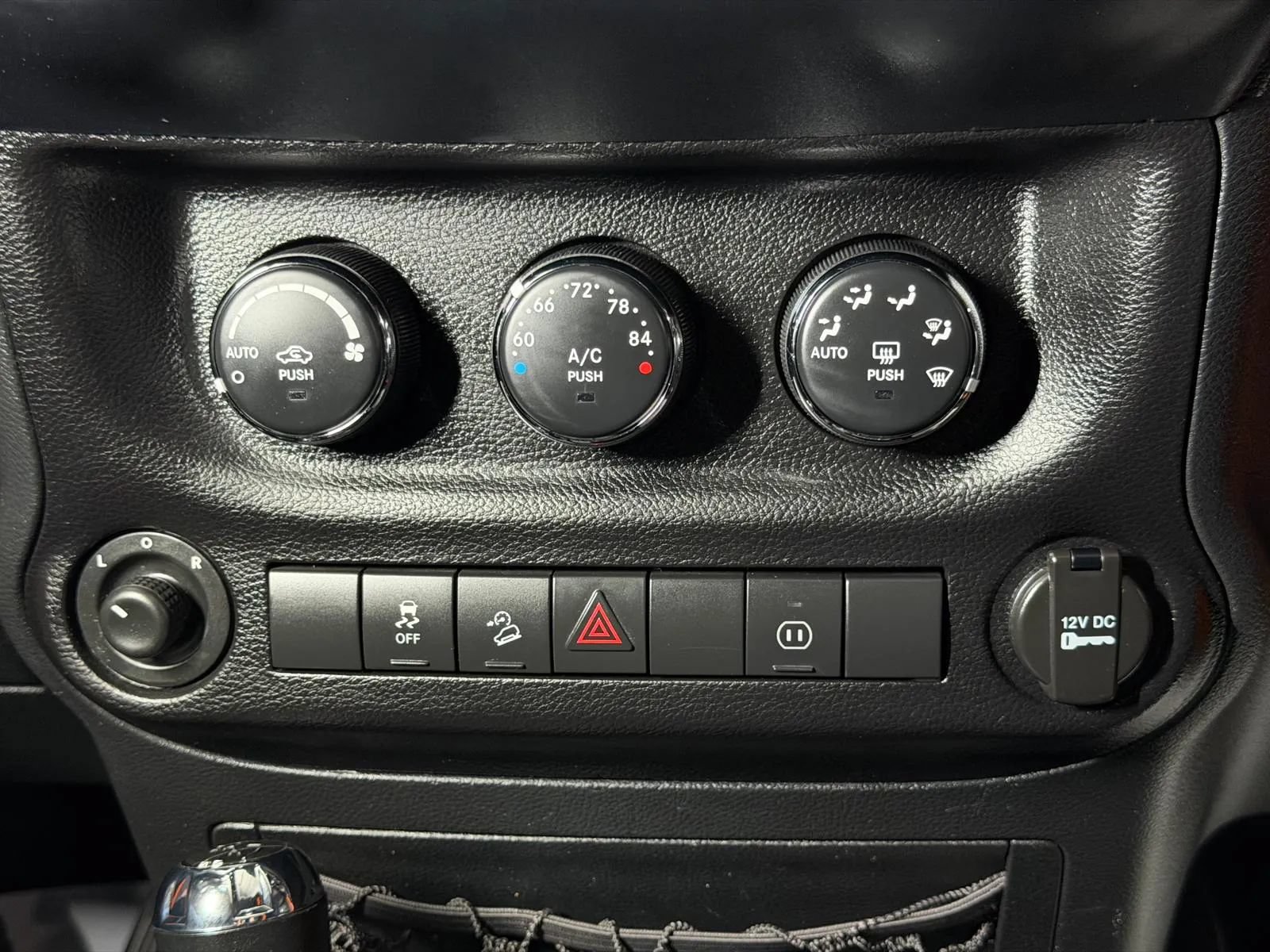Used 2012 Jeep Wrangler Rubicon w/ PWR Convenience Group AWD/4WD image 30
