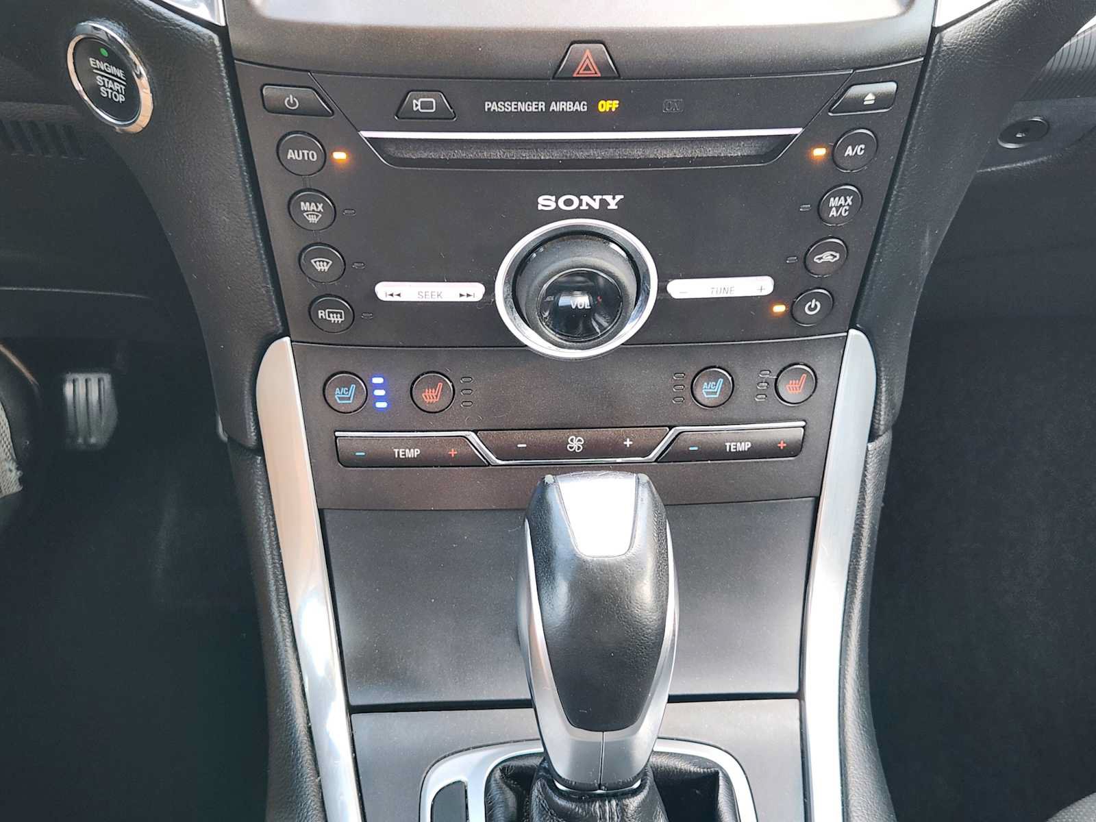 Used 2015 Ford Edge Titanium w/ Equipment Group 302A AWD/4WD image 18