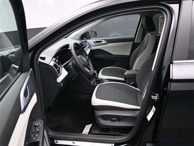 New 2026 Volkswagen Taos SE image 9