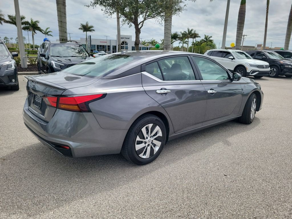 Used 2025 Nissan Altima 2.5 S image 4