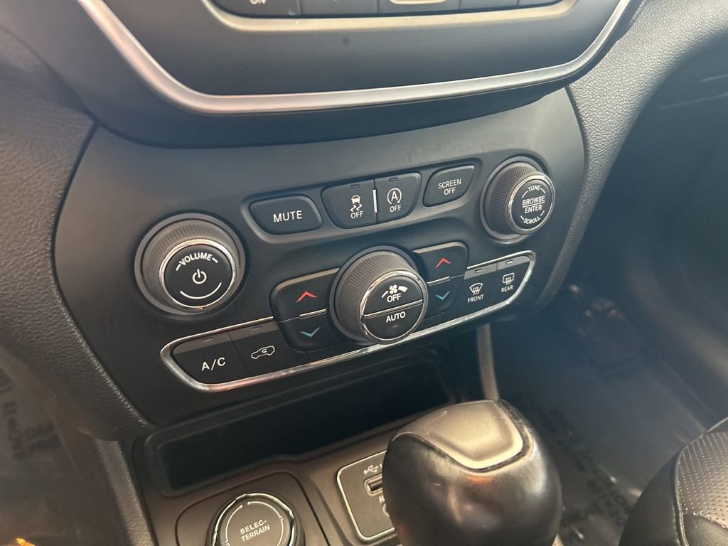 Used 2023 Jeep Cherokee Altitude Lux image 42