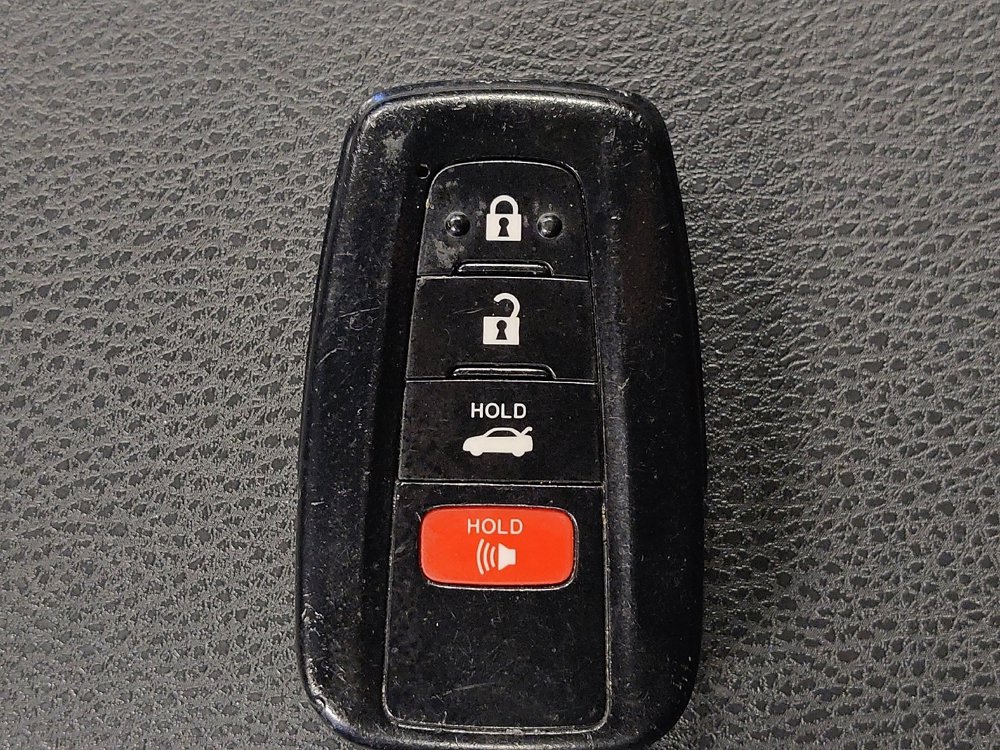 Used 2018 Toyota Camry XLE FWD image 32