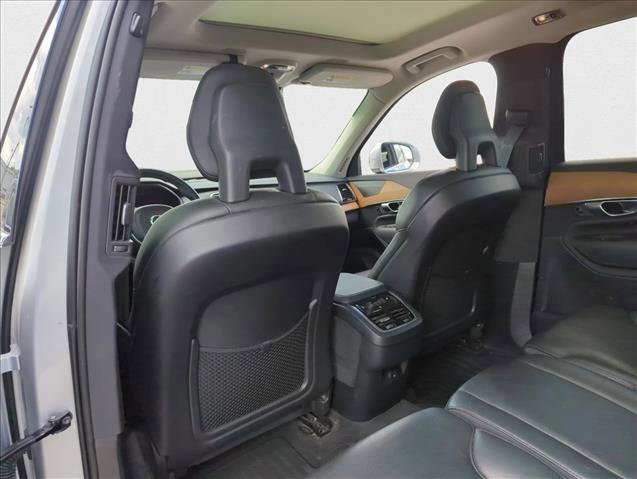 Used 2022 Volvo XC90 T6 Momentum w/ Advanced Package image 18