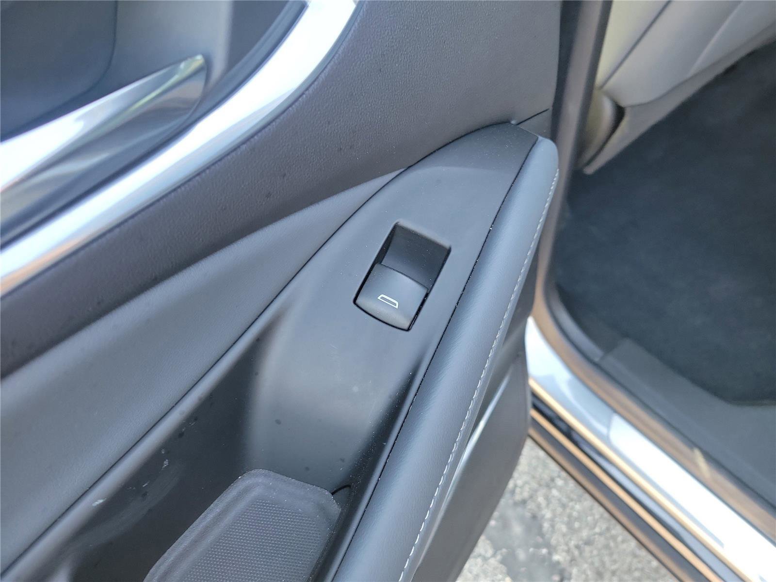 Used 2024 Buick Enclave Essence w/ Sport Touring Edition image 16