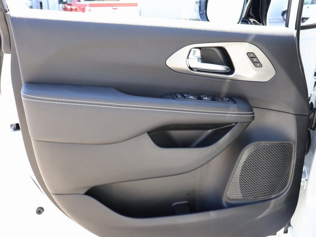 New 2026 Chrysler Pacifica Select image 20