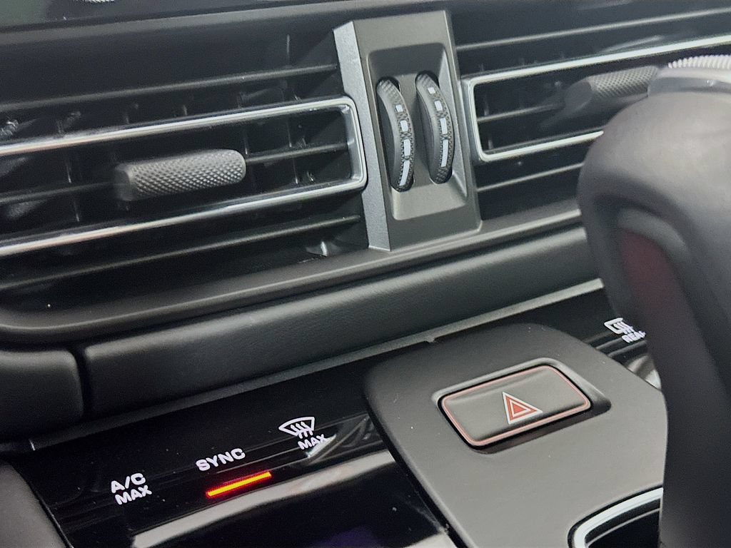 New 2025 Porsche Macan AWD/4WD image 18
