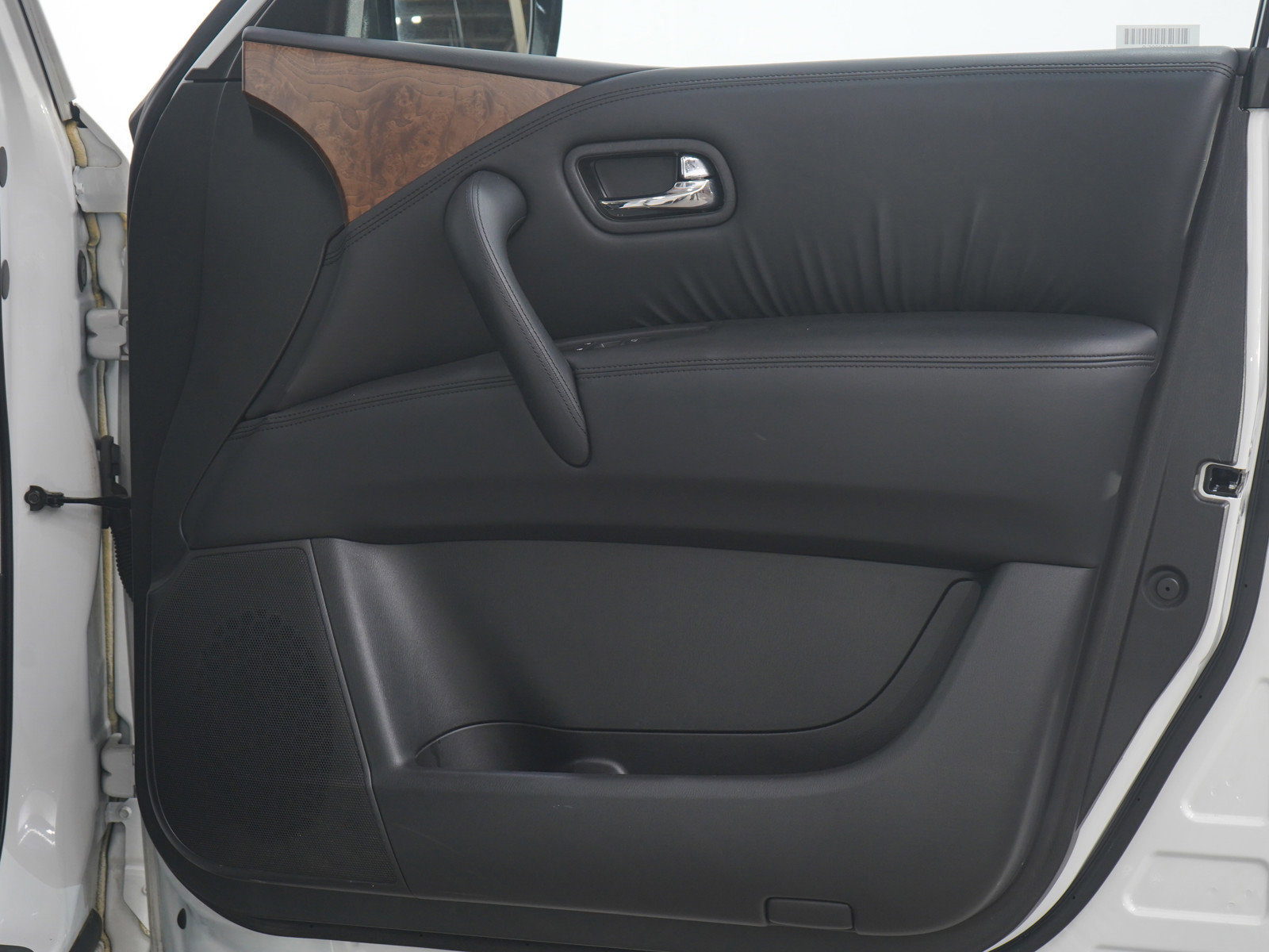 Used 2024 Nissan Armada SL image 12