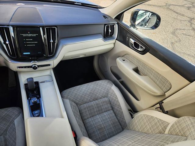 Certified 2022 Volvo XC60 B5 Momentum AWD/4WD image 13