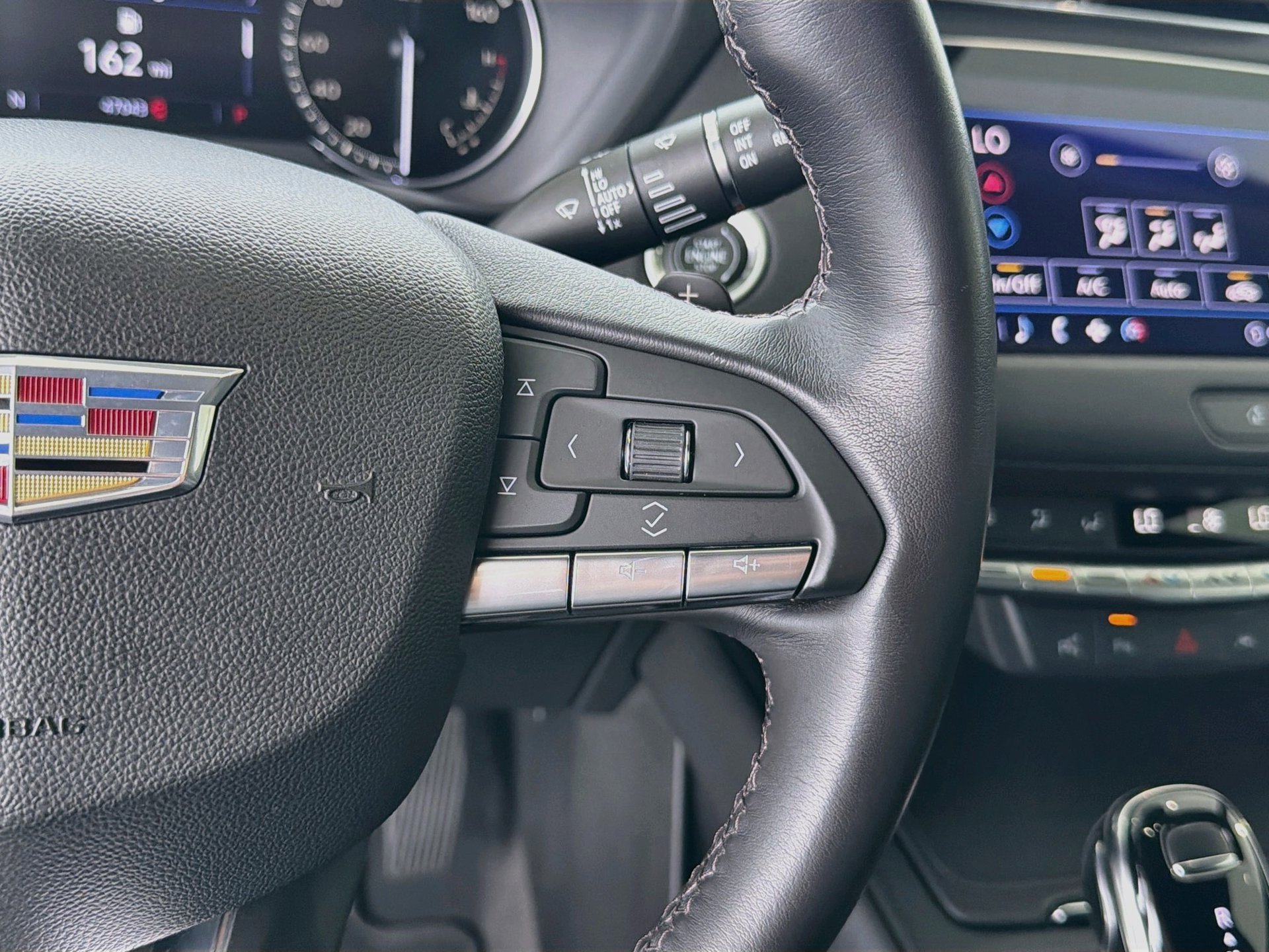 Certified 2022 Cadillac XT4 Premium Luxury w/ Enhanced Visibility Package FWD image 36