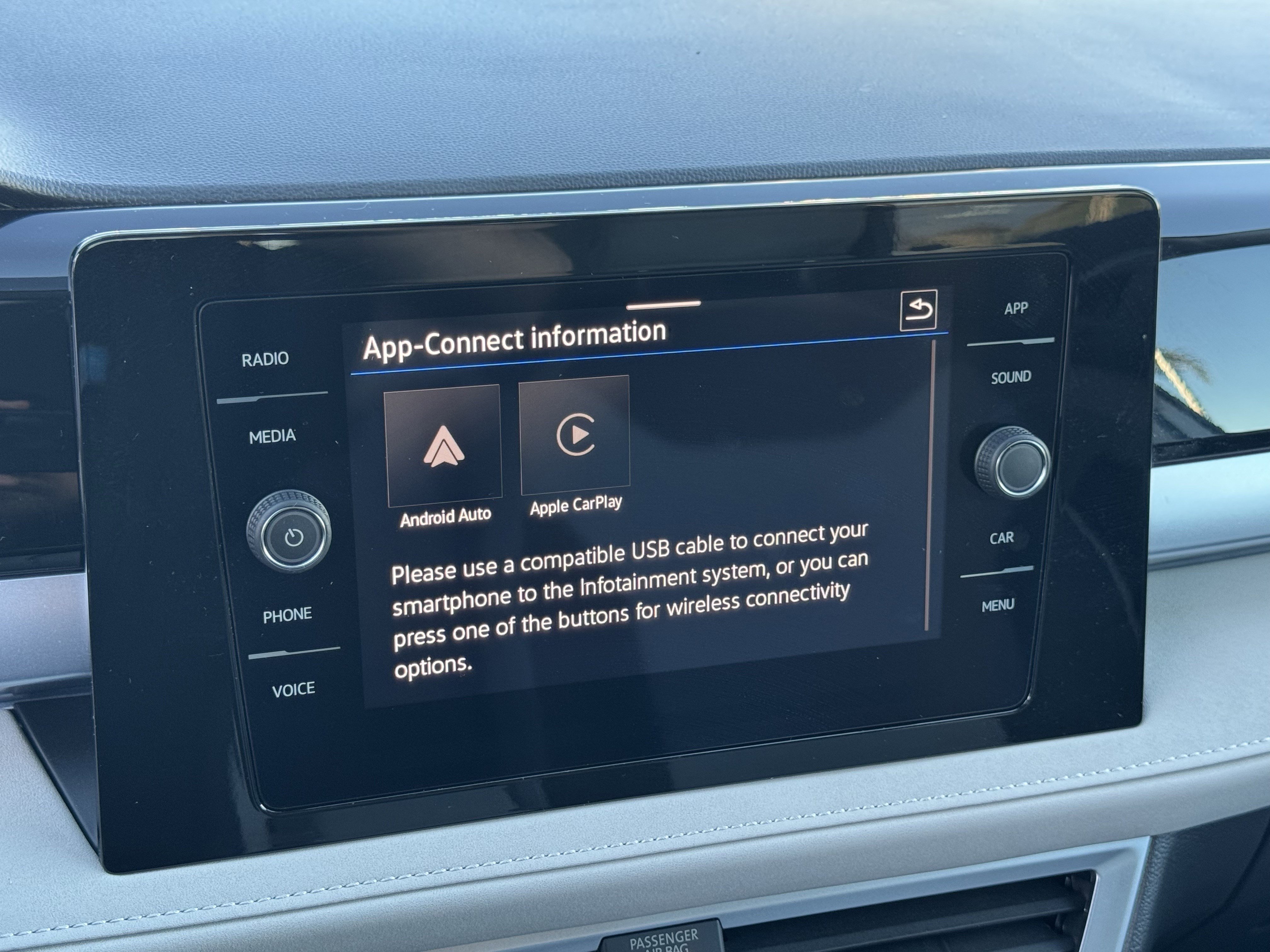 Used 2025 Volkswagen Taos SE image 27