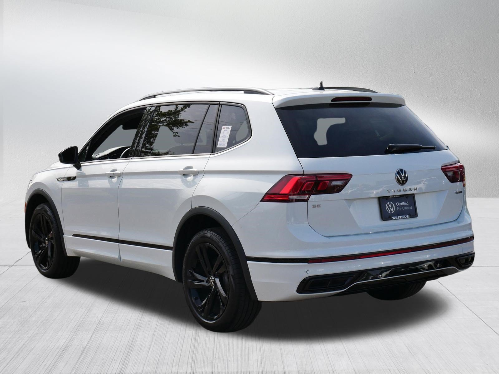 Used 2023 Volkswagen Tiguan SE R-Line AWD/4WD image 5