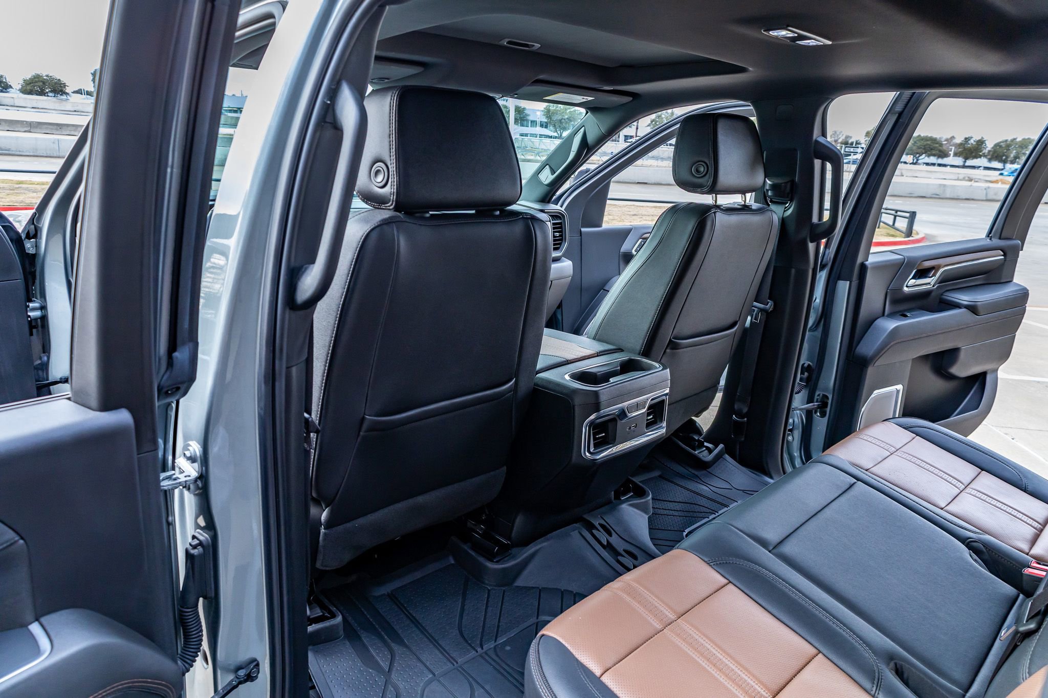 Used 2024 Chevrolet Silverado 3500 High Country w/ High Country Premium Package image 33