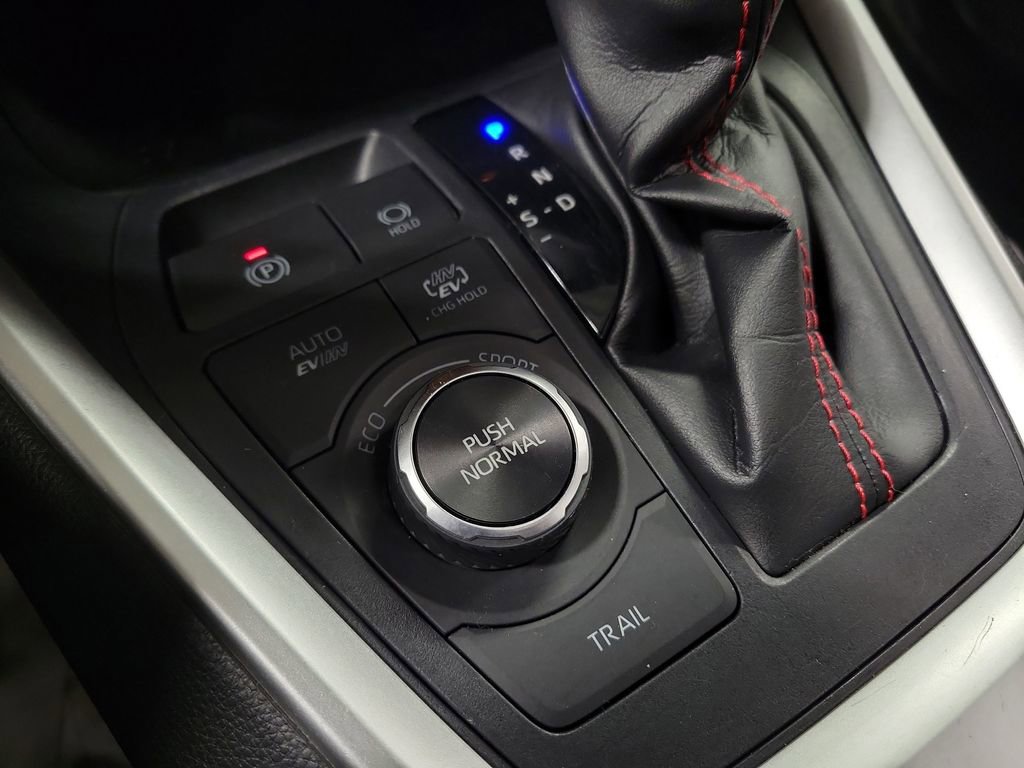Used 2021 Toyota RAV4 SE w/ Weather & Moonroof Package image 16