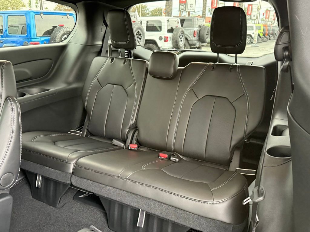 New 2026 Chrysler Pacifica Select image 32