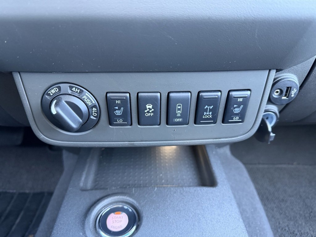 Used 2021 Nissan Frontier PRO-4X w/ Pro-4x Utility Package image 25